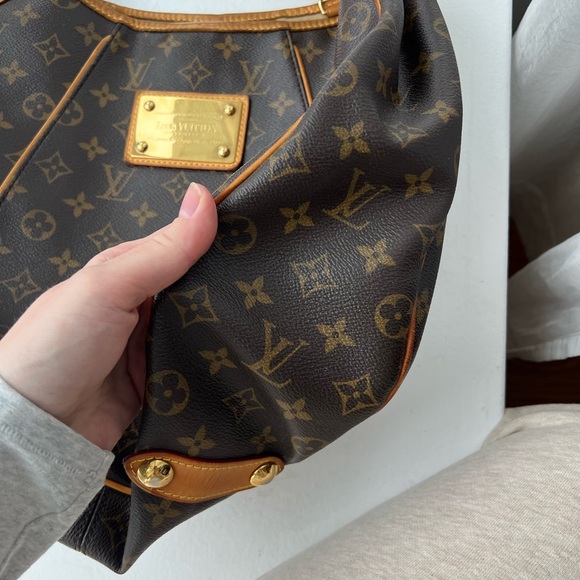 Louis Vuitton Galleria PM Shoulder Bag - Picture 6 of 16